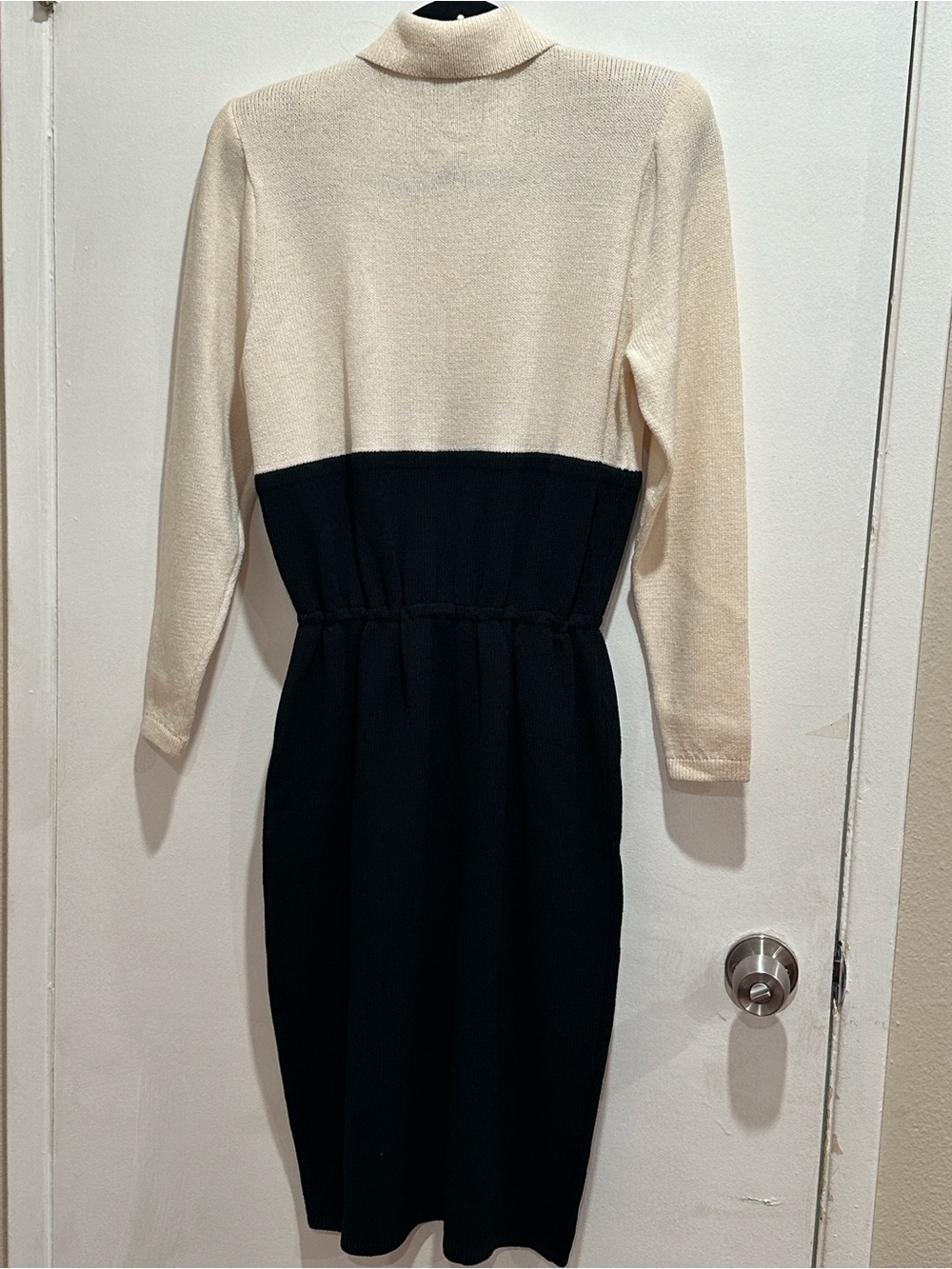 St. John by Marie Gray vintage Elegant Two-Tone Black and Cream Knit Dress - Picture 6 of 12